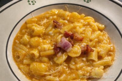 Pasta e patate filante con guanciale: ricetta cremosa originale